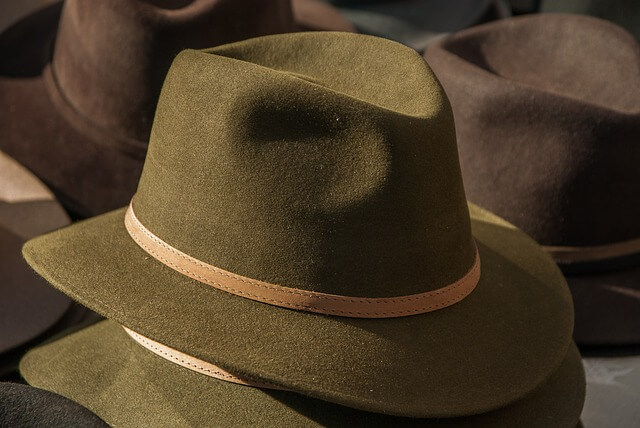 hat-1882816_640